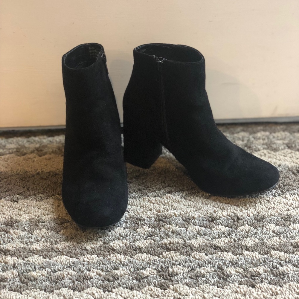 Black suede Booties